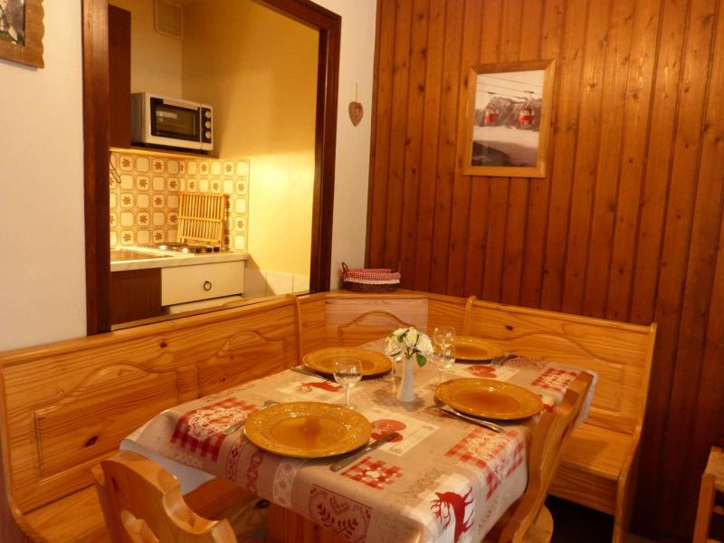 Rent in ski resort Studio sleeping corner 4 people (0S) - Résidence les Arces - Le Grand Bornand - Living room