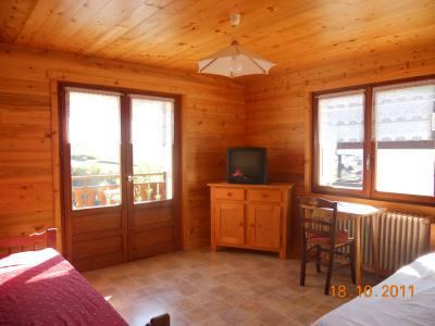 Rent in ski resort Résidence les Cossires - Le Grand Bornand - Living room