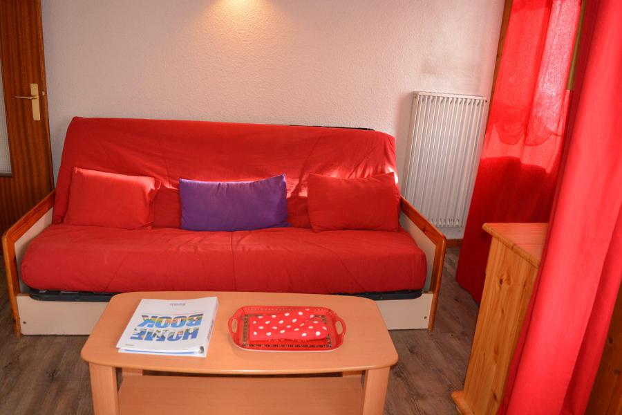 Rent in ski resort Studio cabin 4 people (0A) - Résidence les Mélèzes - Le Grand Bornand - Living room