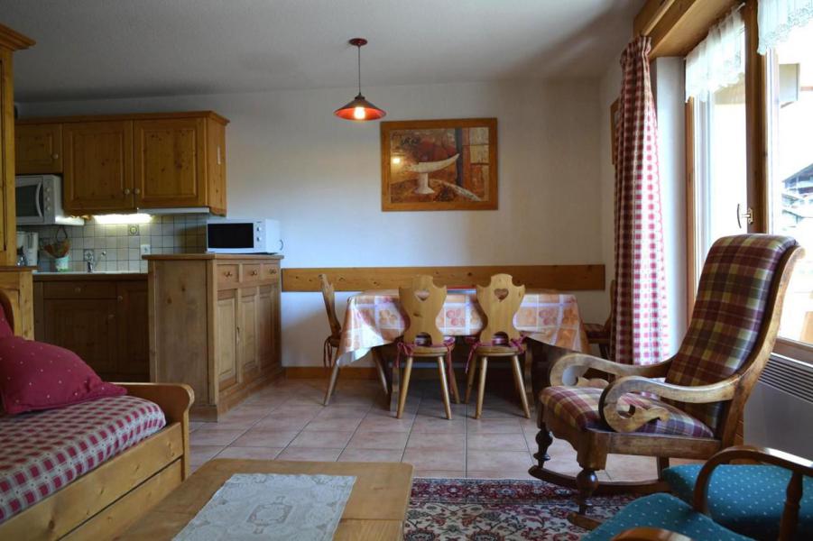 Ski verhuur Appartement 3 kamers 6 personen (B8) - Résidence les Pistes du Soleil B - Le Grand Bornand - Woonkamer