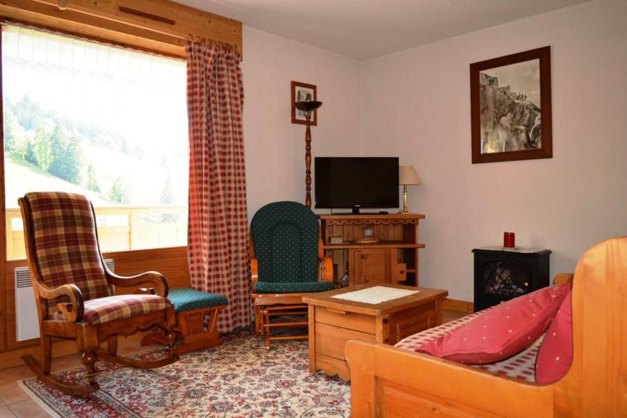 Ski verhuur Appartement 3 kamers 6 personen (B8) - Résidence les Pistes du Soleil B - Le Grand Bornand - Woonkamer