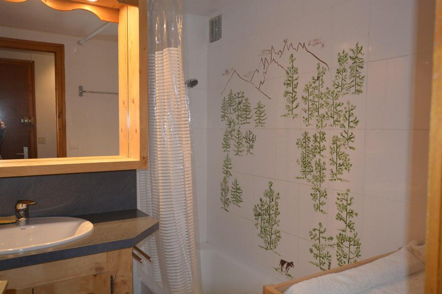 Rent in ski resort 4 room apartment 7 people (I2) - Résidence les Violettes - Le Grand Bornand - Bath-tub