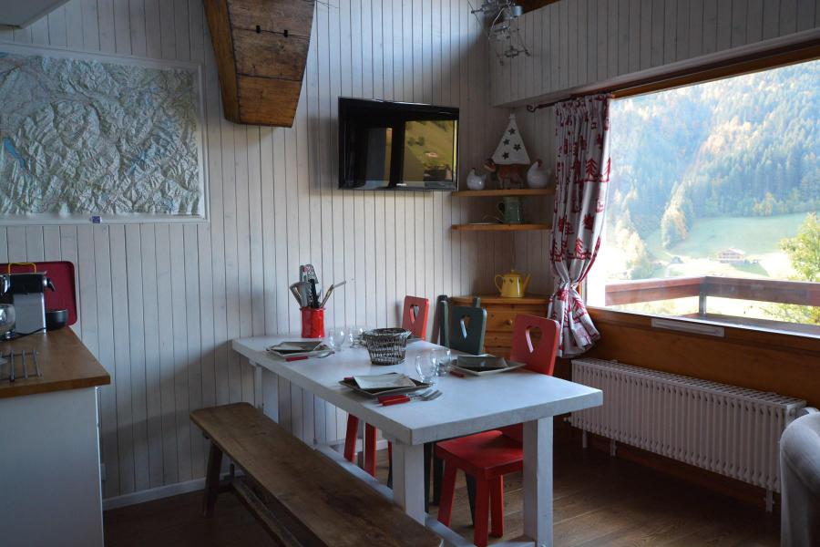 Rent in ski resort 4 room apartment 7 people (I2) - Résidence les Violettes - Le Grand Bornand - Table