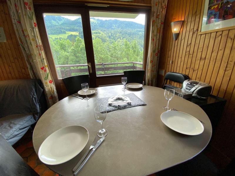 Location au ski Appartement 2 pièces 5 personnes (1E) - Résidence Perce Neige - Le Grand Bornand - Table