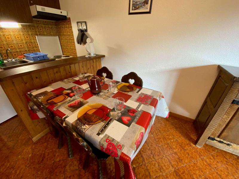 Rent in ski resort Studio sleeping corner 4 people (2B) - Résidence Perce Neige - Le Grand Bornand - Living room