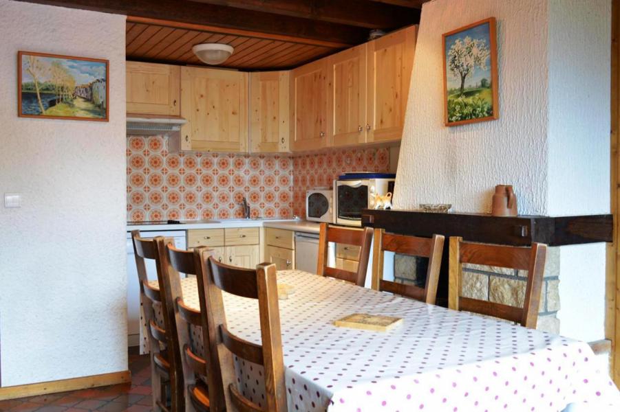 Rent in ski resort 2 room mezzanine apartment 7 people (2F) - Résidence Piste Rouge A - Le Grand Bornand - Living room