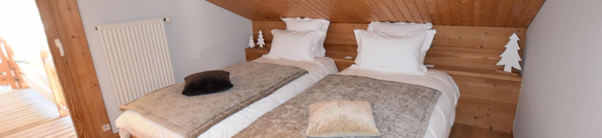 Rent in ski resort 6 room triplex chalet 11 people - Chalet d'Anne - Le Grand Bornand - Bedroom