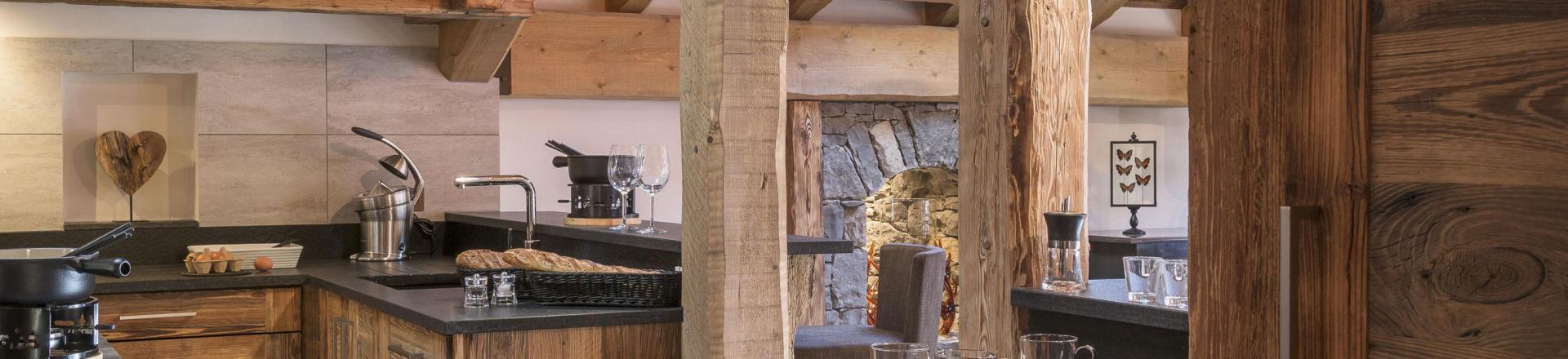 Rent in ski resort 7 room triplex chalet 16 people - Chalet la Ferme de Juliette - Le Grand Bornand - Open-plan kitchen