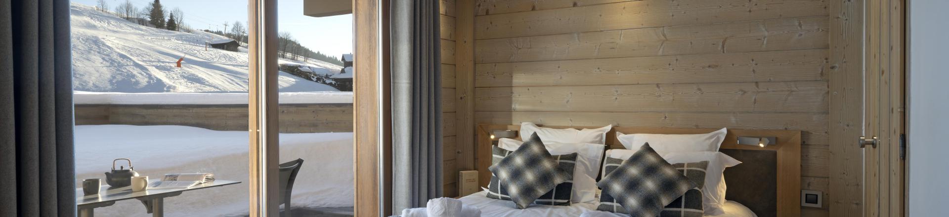 Rent in ski resort 3 room apartment 6 people (confort) - Résidence le Roc des Tours - Le Grand Bornand - Master bedroom