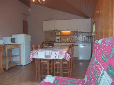 Rent in ski resort 3 room apartment 6 people (2) - Chalet Charvin - Le Grand Bornand - Living room
