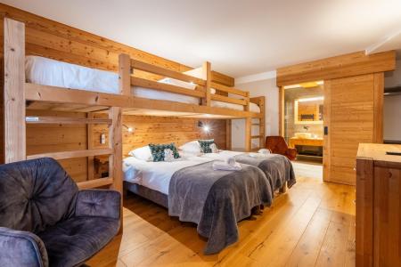 Rent in ski resort 6 room triplex chalet 12 people - Chalet Hartza - Le Grand Bornand - Bedroom