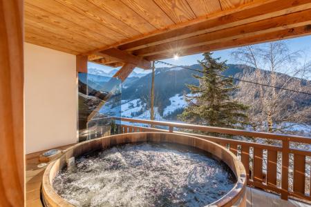 Rent in ski resort 6 room triplex chalet 12 people - Chalet Hartza - Le Grand Bornand