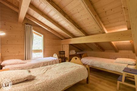 Rent in ski resort 7 room duplex chalet 14 people - Chalet le Marjency - Le Grand Bornand - Bedroom