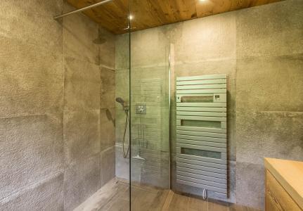 Rent in ski resort 7 room duplex chalet 14 people - Chalet le Marjency - Le Grand Bornand - Shower room