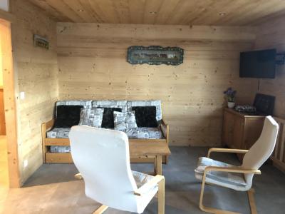 Wynajem na narty Apartament 4 pokojowy 8 osób - Chalet le Rocher - Le Grand Bornand - Pokój gościnny