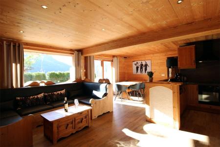 Rent in ski resort 3 room apartment cabin 6 people - Chalet les Primevères - Le Grand Bornand - Living room