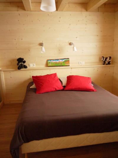 Rent in ski resort 5 room chalet 10 people (001) - Chalet Panorama - Le Grand Bornand - Bedroom