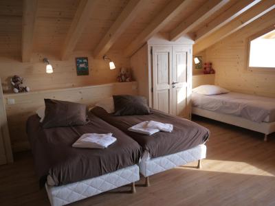 Rent in ski resort 5 room chalet 10 people (001) - Chalet Panorama - Le Grand Bornand - Bedroom