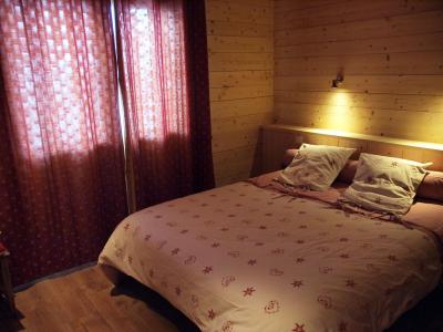 Rent in ski resort 6 room chalet 12 people - Chalet Perle des Neiges - Le Grand Bornand - Bedroom