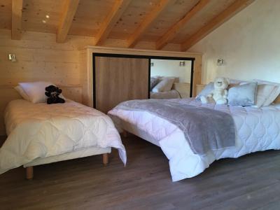 Rent in ski resort 6 room triplex chalet 12 people - Chalet Soleya - Le Grand Bornand - Bedroom