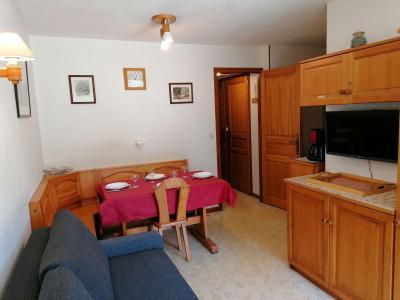 Rent in ski resort 2 room apartment sleeping corner 6 people (004) - Résidence Alpina A - Le Grand Bornand - Living room