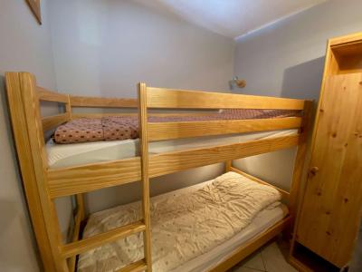 Alquiler al esquí Apartamento cabina para 6 personas (014) - Résidence Alpina - Le Grand Bornand - Espacio de noche