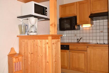 Ski verhuur Appartement 2 kamers bergnis 6 personen (012) - Résidence Alpina - Le Grand Bornand - Keukenblok