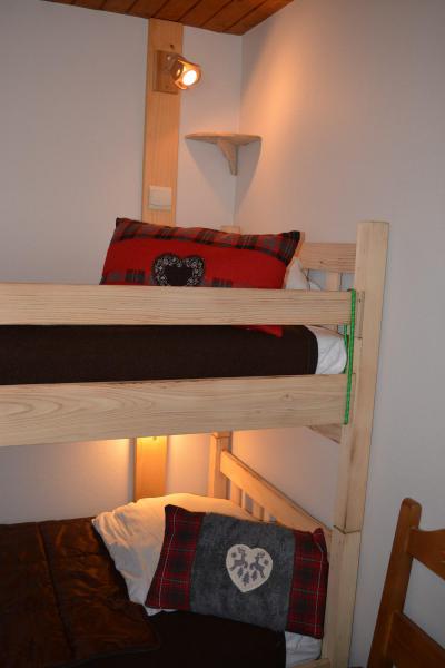 Rent in ski resort Studio cabin 4 people (5E) - Résidence Chanteneige - Le Grand Bornand - Bedroom