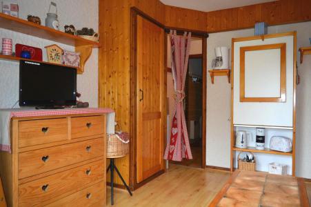 Ski verhuur Studio bergnis 4 personen (005) - Résidence l'Eparvi - Le Grand Bornand - Woonkamer