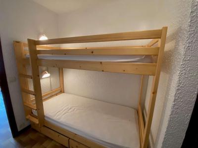 Rent in ski resort Studio sleeping corner 4 people (A-1K) - Résidence l'Orée des Pistes - Le Grand Bornand - Bunk beds