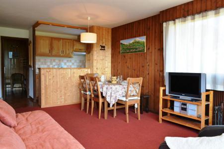 Rent in ski resort 3 room apartment 6 people (E) - Résidence le Caribou - Le Grand Bornand - Living room