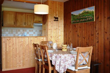 Rent in ski resort 3 room apartment 6 people (E) - Résidence le Caribou - Le Grand Bornand - Living room