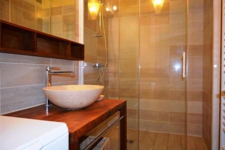 Rent in ski resort 3 room apartment 6 people (E) - Résidence le Caribou - Le Grand Bornand - Shower room