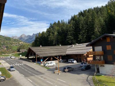 Location au ski Studio cabine mezzanine 5 personnes (D2) - Résidence le Sherpa - Le Grand Bornand - Balcon