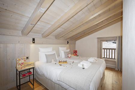 Rent in ski resort 3 room duplex apartment 6 people - Résidence les Chalets de Joy - Le Grand Bornand - Bedroom under mansard