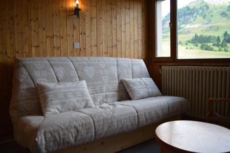 Rent in ski resort Studio 4 people (2D) - Résidence les Roches Fleuries - Le Grand Bornand - Living room