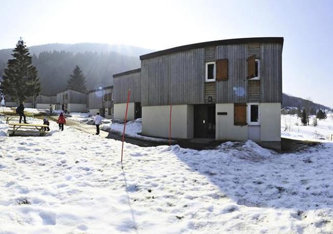 Ski verhuur VVF Les Monts Jura - Lélex - Buiten winter