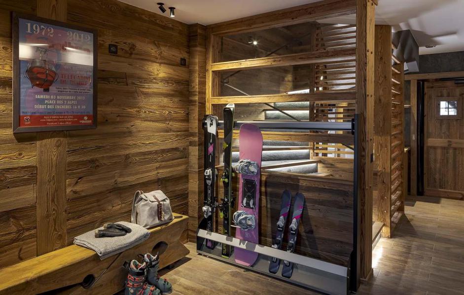 Rent in ski resort Chalet L'Atelier - Les 2 Alpes - Ski locker