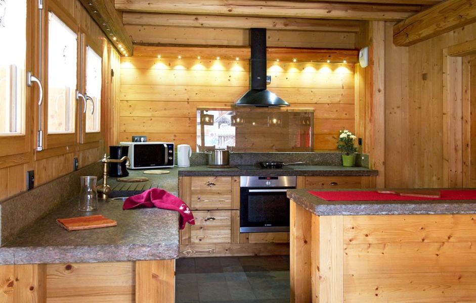 Rent in ski resort Chalet Le Loup Lodge - Les 2 Alpes - Kitchen