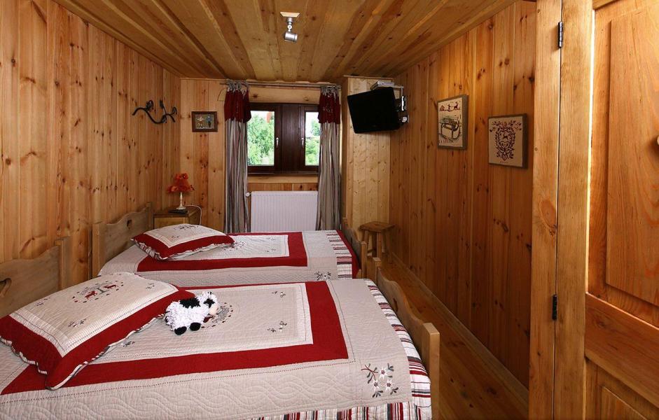 Rent in ski resort Chalet Leslie Alpen 2 - Les 2 Alpes - Bedroom