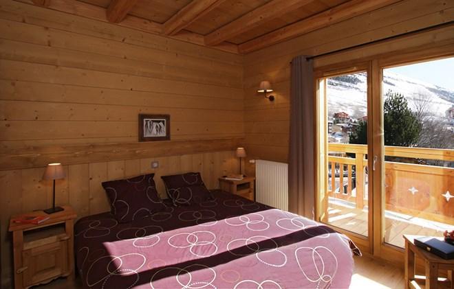Rent in ski resort Chalet Levanna Occidentale - Les 2 Alpes - Bedroom