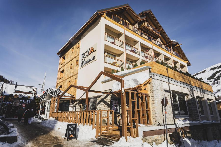 Vakantie in de bergen Hotel Base Camp Lodge - Les 2 Alpes - Buiten winter