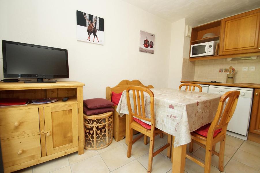 Rent in ski resort 2 room apartment sleeping corner 6 people (B005) - Les Chalets d'Or - Les 2 Alpes - Living room