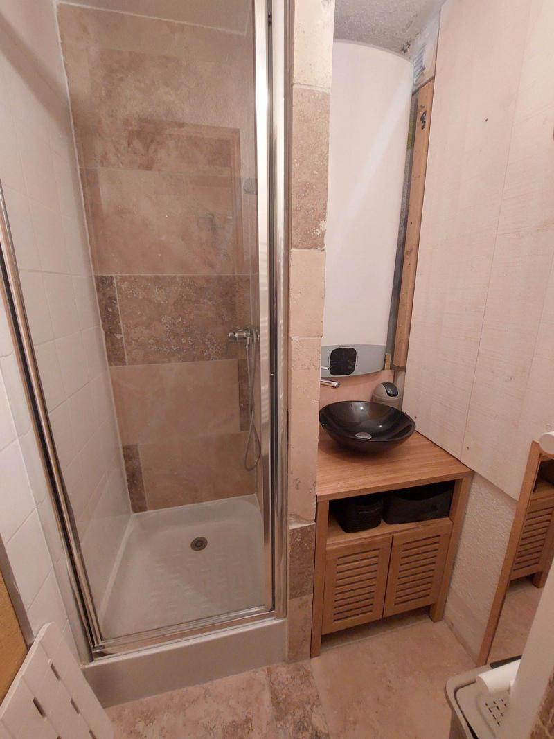 Rent in ski resort Studio 3 people (F09) - Résidence Alphératz - Les 2 Alpes - Shower room