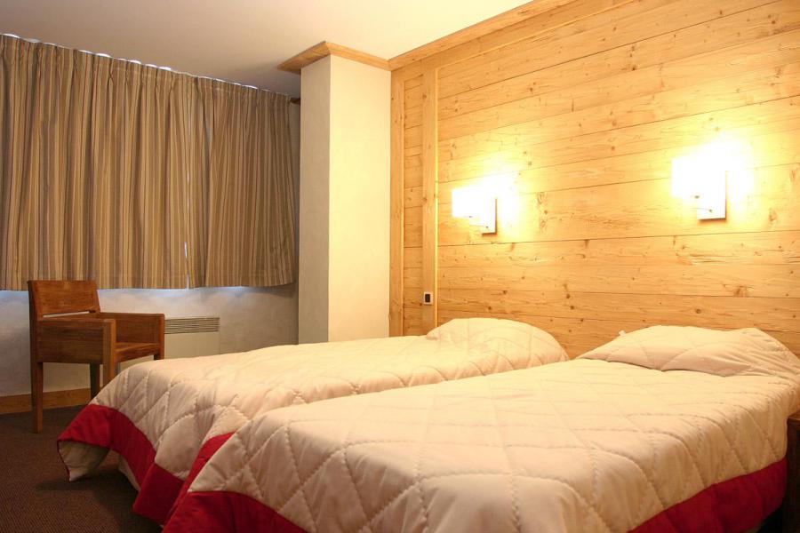 Rent in ski resort Résidence Cortina - Les 2 Alpes - Bedroom