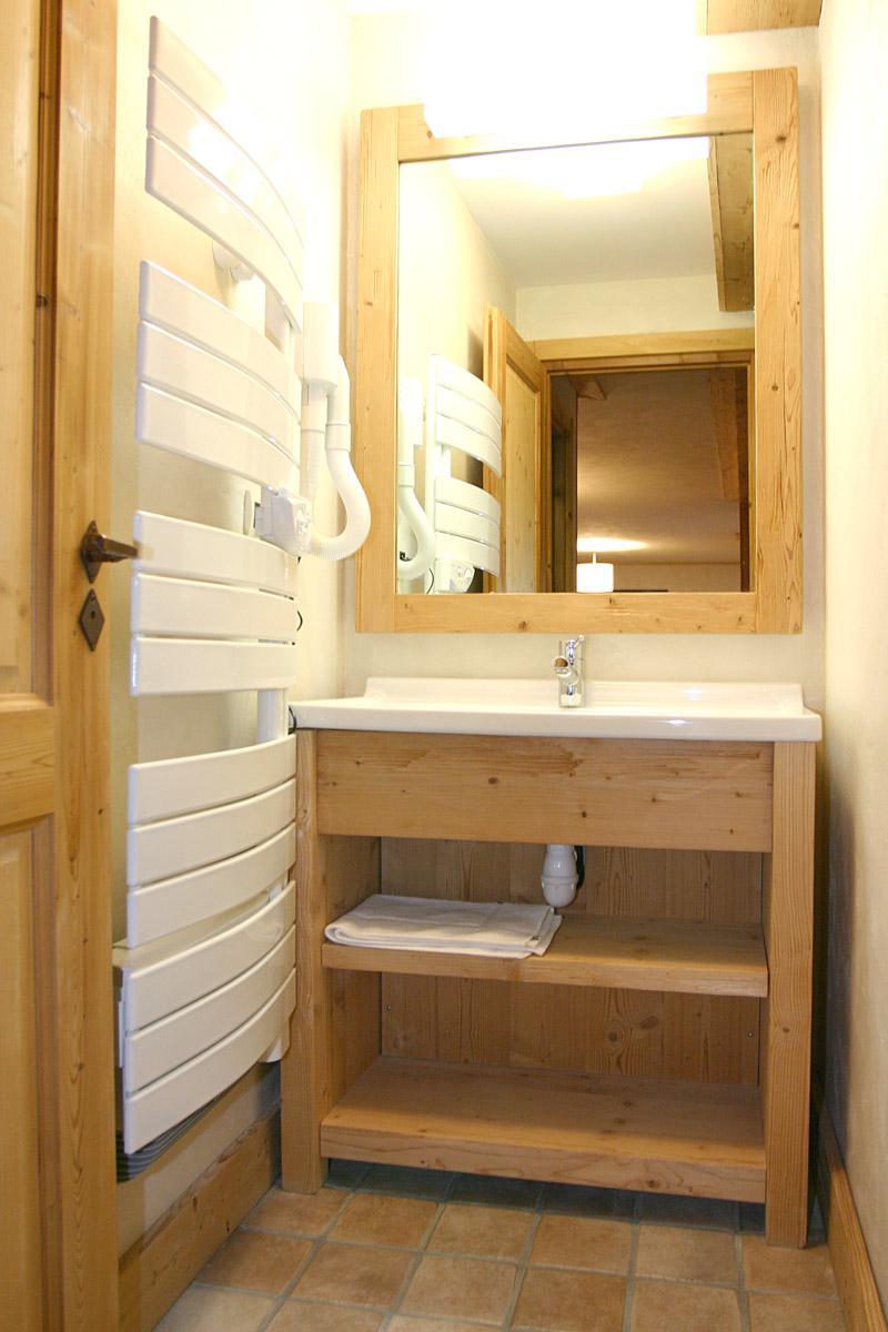 Rent in ski resort Résidence Cortina - Les 2 Alpes - Shower room