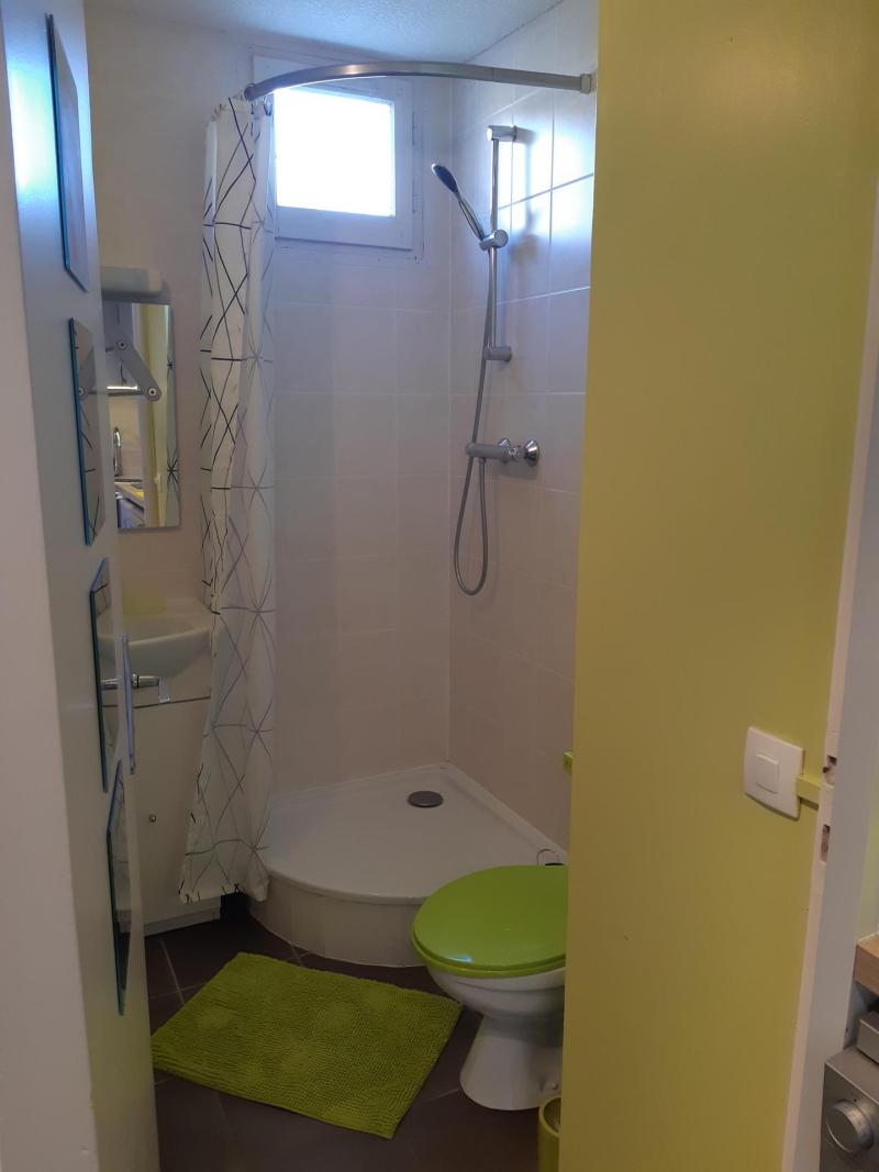 Rent in ski resort Studio 2 people (PLS2201) - Résidence le Plein Sud A - Les 2 Alpes - Shower room