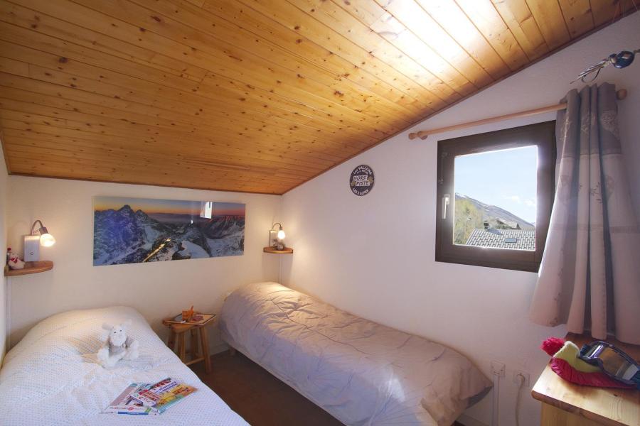 Rent in ski resort 1 room 2 cabins apartment 4 people (ARG2) - Résidence les Arias - Les 2 Alpes - Bedroom