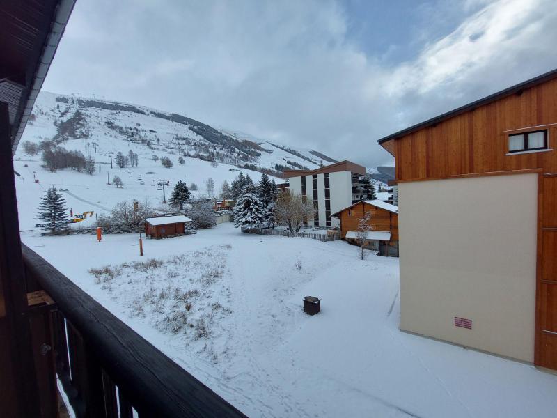 Rent in ski resort Studio sleeping corner 4 people (35) - Résidence les Brinbelles - Les 2 Alpes - Winter outside