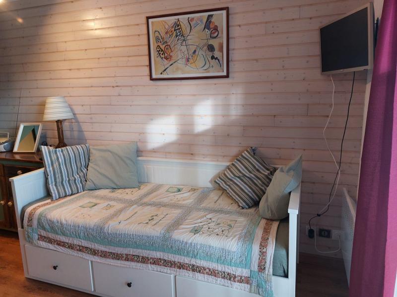 Rent in ski resort Studio sleeping corner 4 people (ECR5E1) - Résidence les Ecrins 5 - Les 2 Alpes - Bedroom